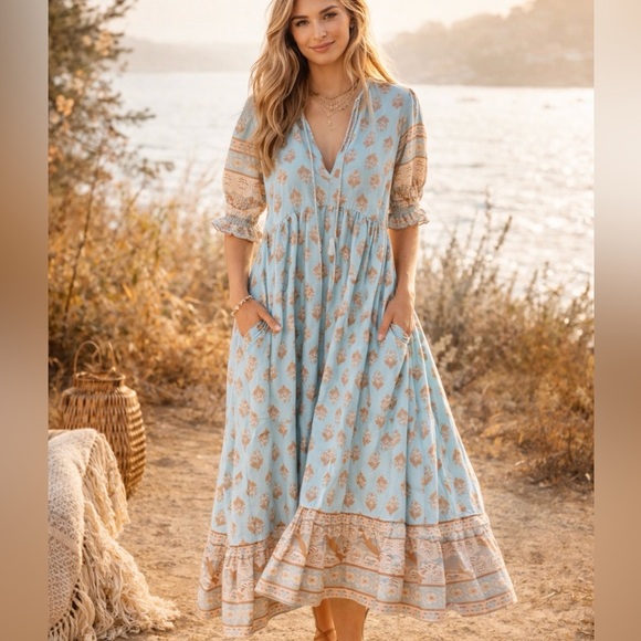 Unbranded Dresses & Skirts - Boutique Blue and Cream Floral Print Bohemian Maxi Dress